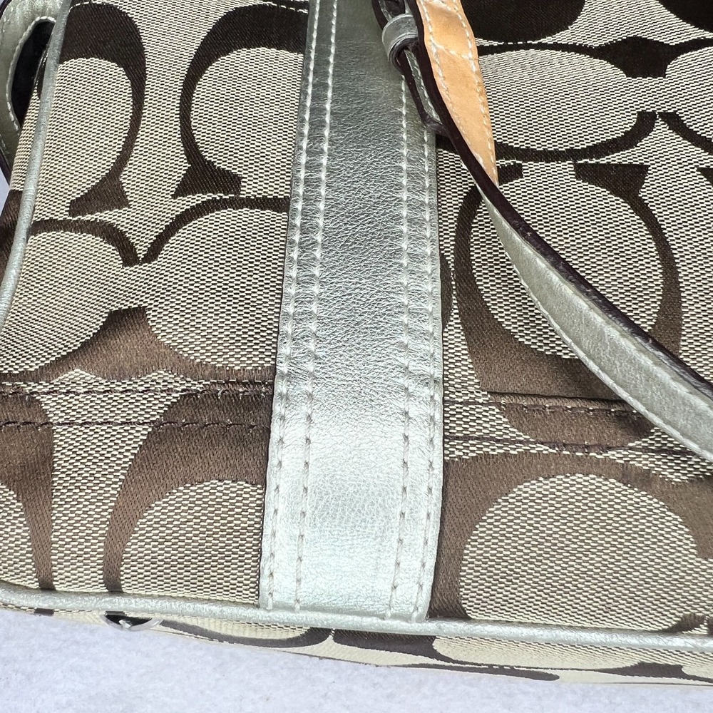 COACH Signature C Khaki White Gallery Tote Purse w/ Charms EUC - Picture 8 of 14